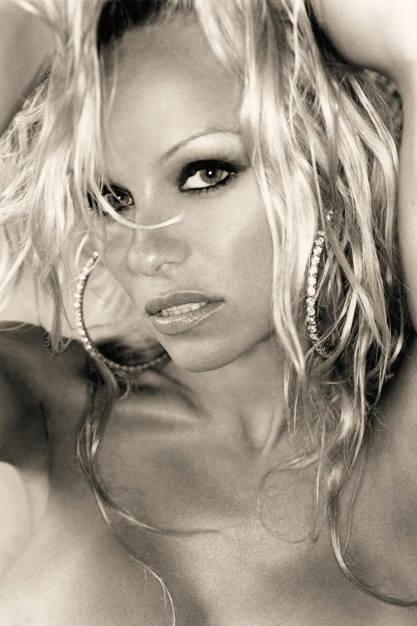 Pamela Anderson nude